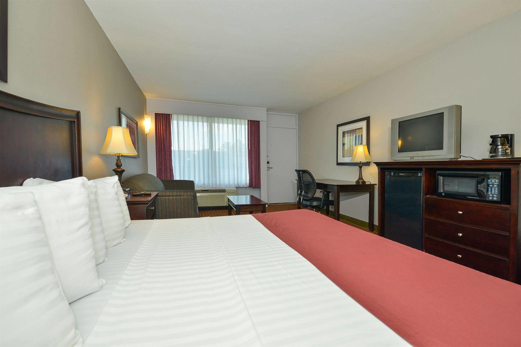 Lamplighter Inn&Suites Pittsburg Exterior foto