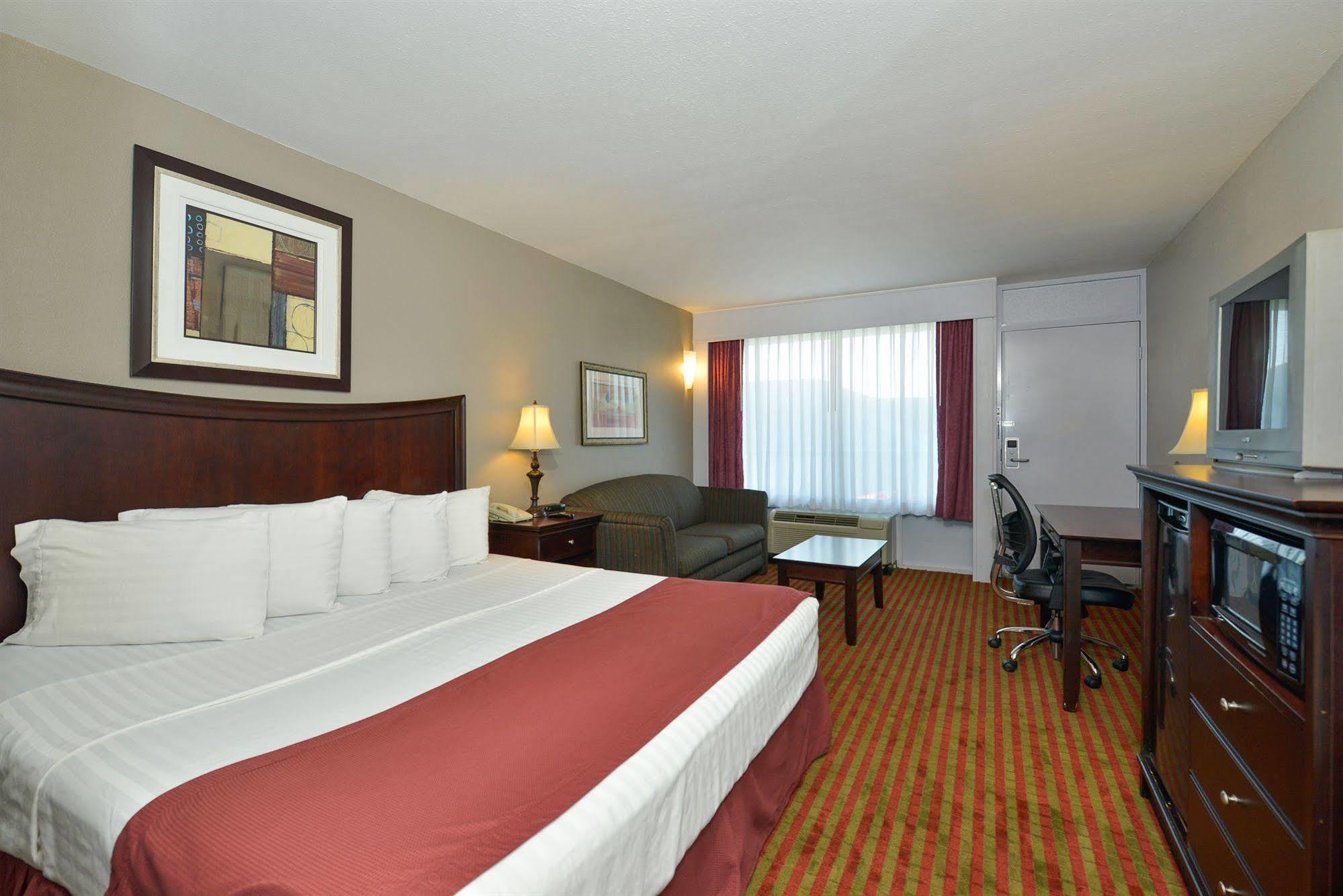 Lamplighter Inn&Suites Pittsburg Exterior foto