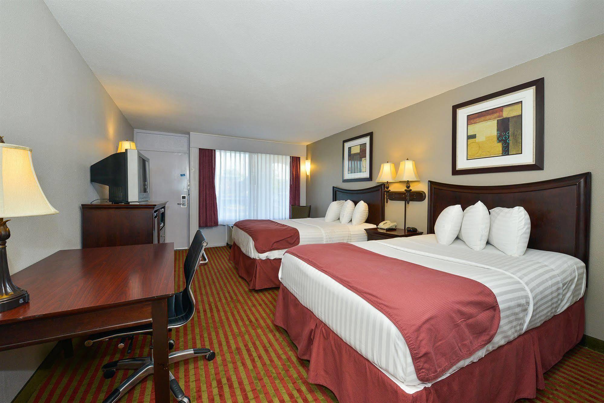 Lamplighter Inn&Suites Pittsburg Exterior foto