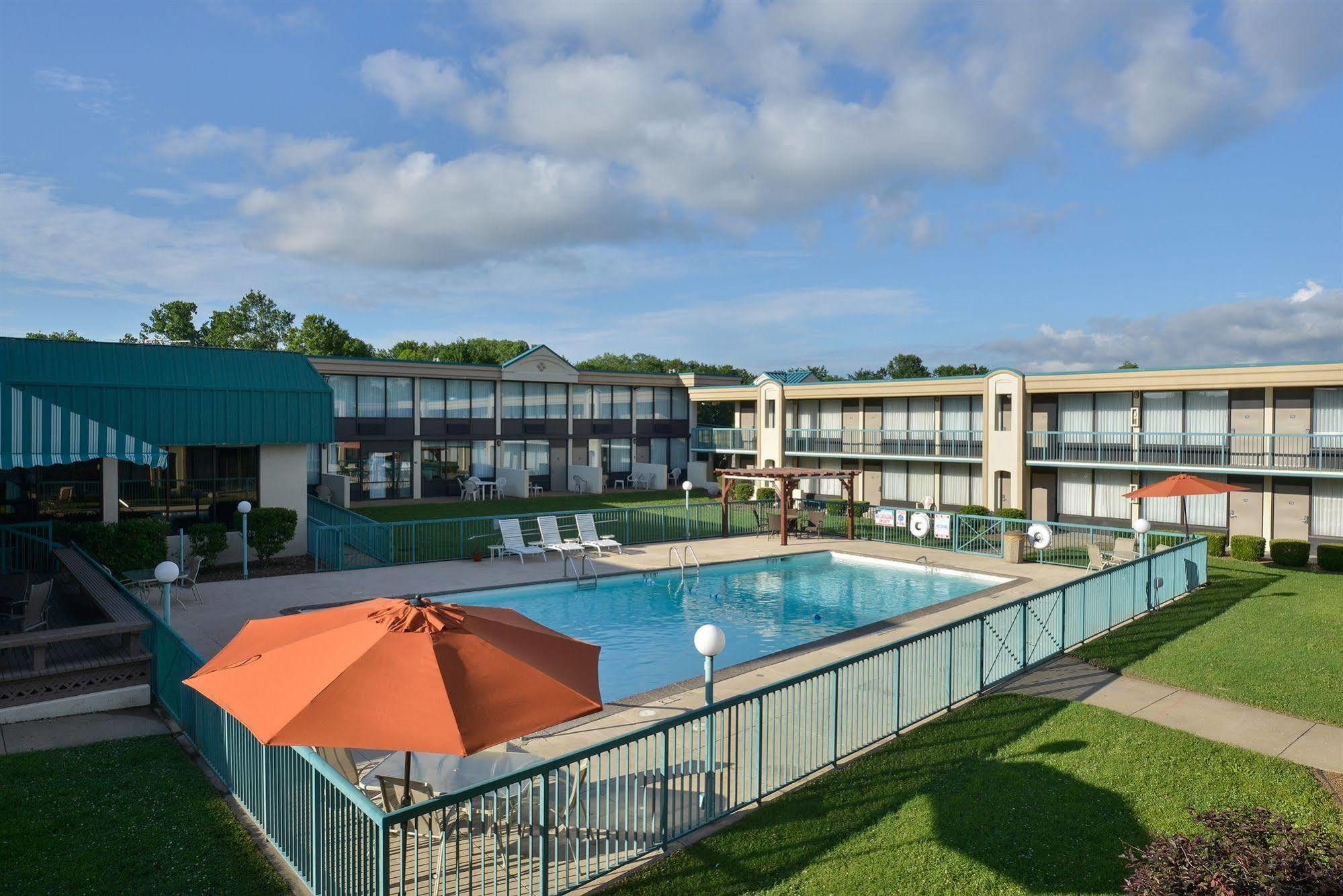 Lamplighter Inn&Suites Pittsburg Exterior foto